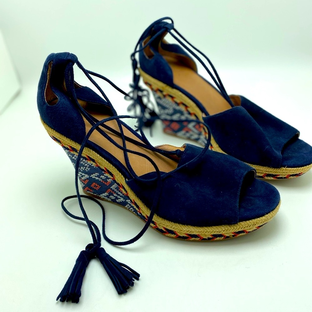 CAbi blue Suede Style Open Toe Gladiator Ties Size 8.5 Not Worn